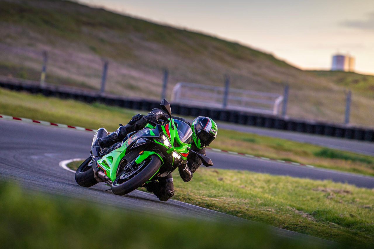 Unleash The Beast A Deep Dive Into The 2012 Kawasaki Ninja Zx 6r Still A Supersport King
